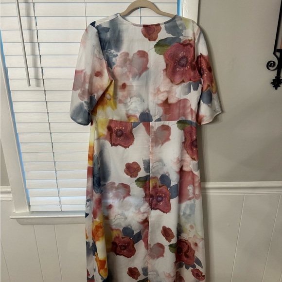 Vintage Floral V-Neck Dress - Picture 2 of 4